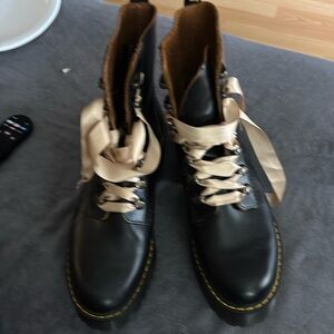 Brown doc Martin Leona Leather Boots with Cream Laces only worn a few times